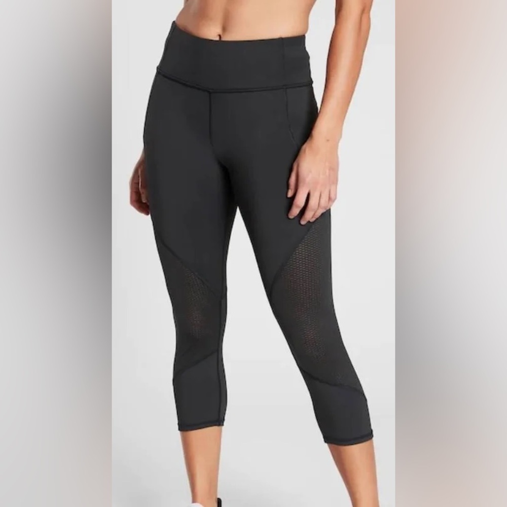 Athleta Mesh Contender Carpi Legging In Black Size Small